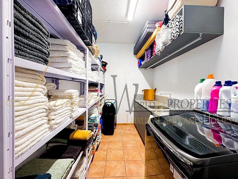 4 soverom Villa til salgs i Puerto Santiago med svømmebasseng garasje - € 995 000 (Ref: 8771038)