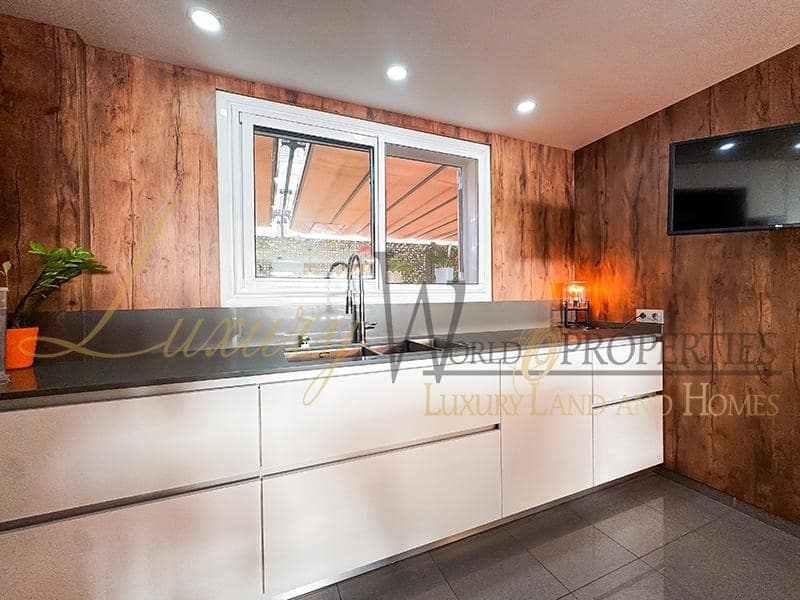 4 soverom Villa til salgs i Puerto Santiago med svømmebasseng garasje - € 995 000 (Ref: 8771038)