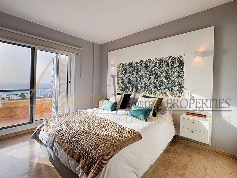 4 soverom Villa til salgs i Puerto Santiago med svømmebasseng garasje - € 995 000 (Ref: 8771038)