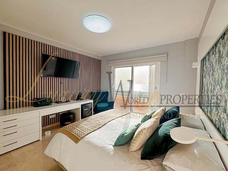 4 soverom Villa til salgs i Puerto Santiago med svømmebasseng garasje - € 995 000 (Ref: 8771038)