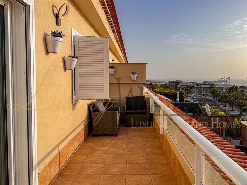 4 soverom Villa til salgs i Puerto Santiago med svømmebasseng garasje - € 995 000 (Ref: 8771038)