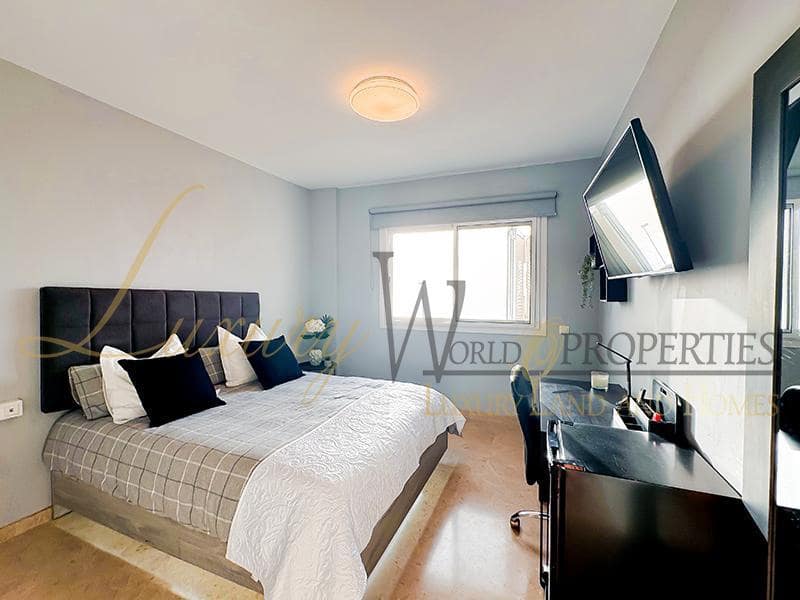 4 soverom Villa til salgs i Puerto Santiago med svømmebasseng garasje - € 995 000 (Ref: 8771038)