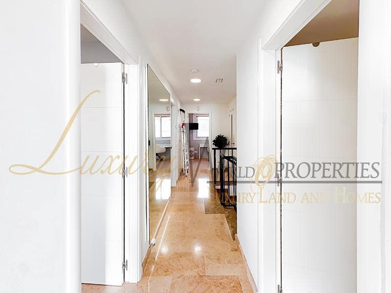 4 soverom Villa til salgs i Puerto Santiago med svømmebasseng garasje - € 995 000 (Ref: 8771038)