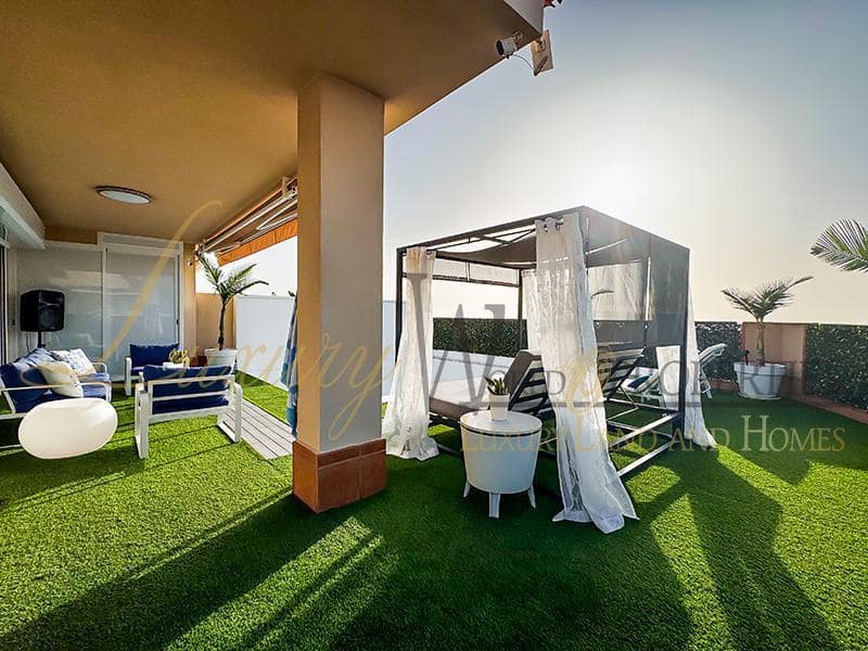 4 soverom Villa til salgs i Puerto Santiago med svømmebasseng garasje - € 995 000 (Ref: 8771038)