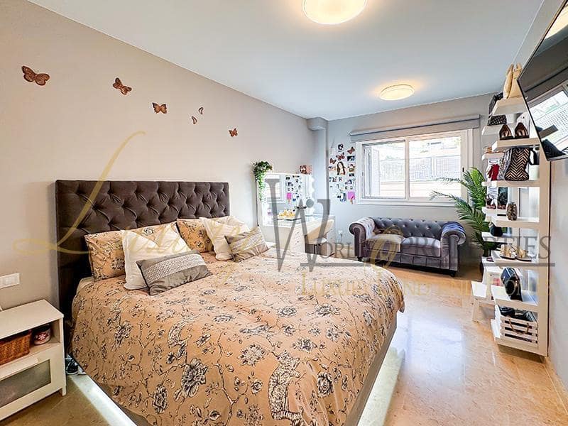 4 soverom Villa til salgs i Puerto Santiago med svømmebasseng garasje - € 995 000 (Ref: 8771038)