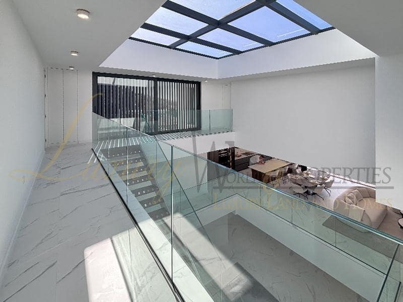 4 soveværelse Villa til salg i El Madronal med swimmingpool garage - € 3.500.000 (Ref: 8777639)