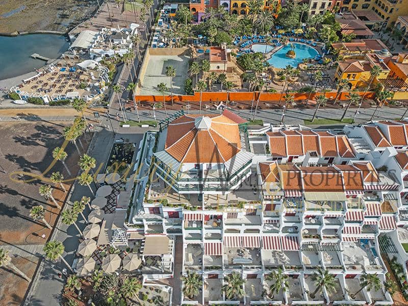 2 slaapkamer Flat te koop in Playa de las Americas met zwembad - € 1.680.000 (Ref: 8788066)