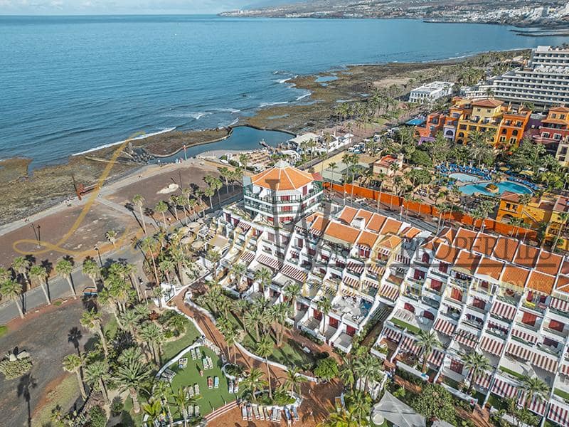2 slaapkamer Flat te koop in Playa de las Americas met zwembad - € 1.680.000 (Ref: 8788066)