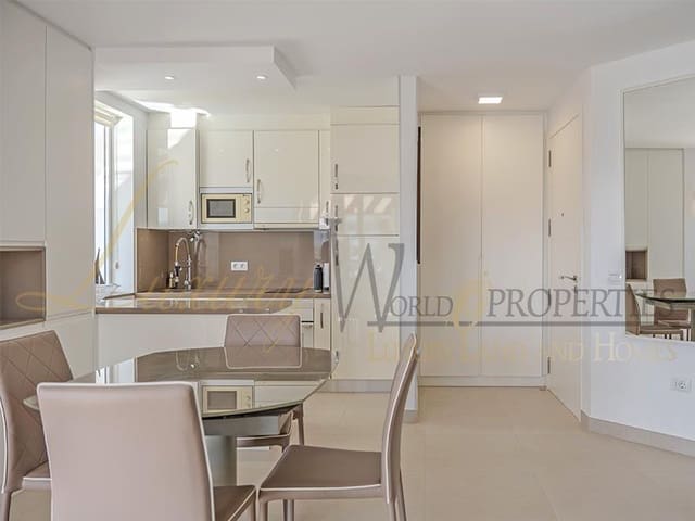 2 slaapkamer Flat te koop in Playa de las Americas, Arona met zwembad - € 1.680.000 (Ref: 8788066)