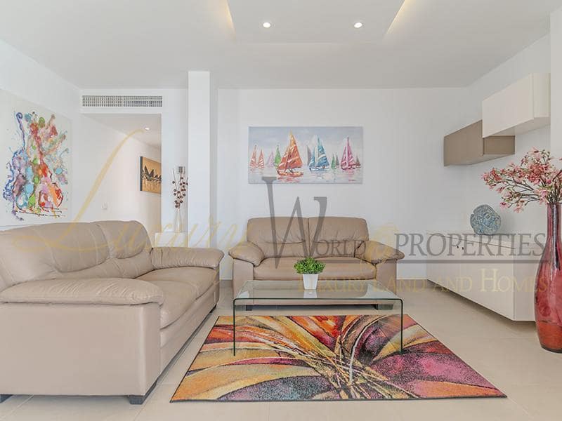 2 slaapkamer Flat te koop in Playa de las Americas met zwembad - € 1.680.000 (Ref: 8788066)