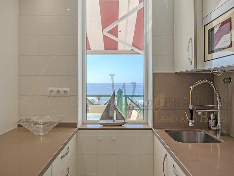 2 slaapkamer Flat te koop in Playa de las Americas met zwembad - € 1.680.000 (Ref: 8788066)