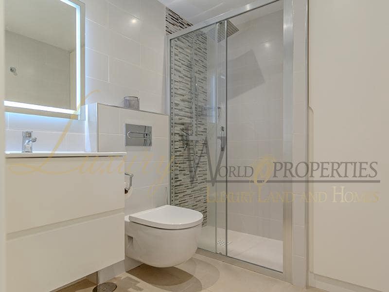 2 slaapkamer Flat te koop in Playa de las Americas met zwembad - € 1.680.000 (Ref: 8788066)