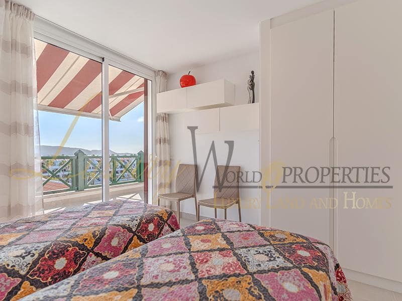 2 slaapkamer Flat te koop in Playa de las Americas met zwembad - € 1.680.000 (Ref: 8788066)