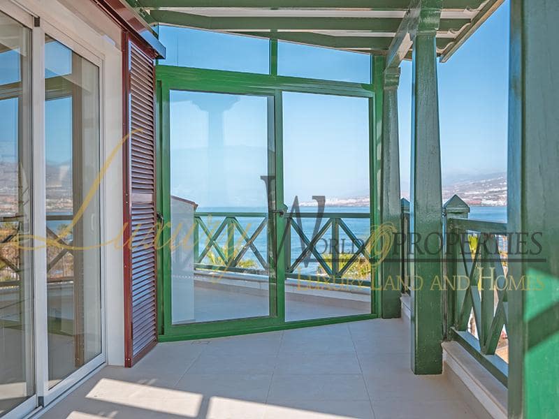 2 slaapkamer Flat te koop in Playa de las Americas met zwembad - € 1.680.000 (Ref: 8788066)