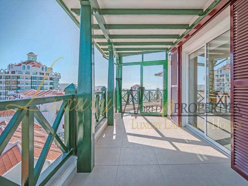 2 slaapkamer Flat te koop in Playa de las Americas met zwembad - € 1.680.000 (Ref: 8788066)