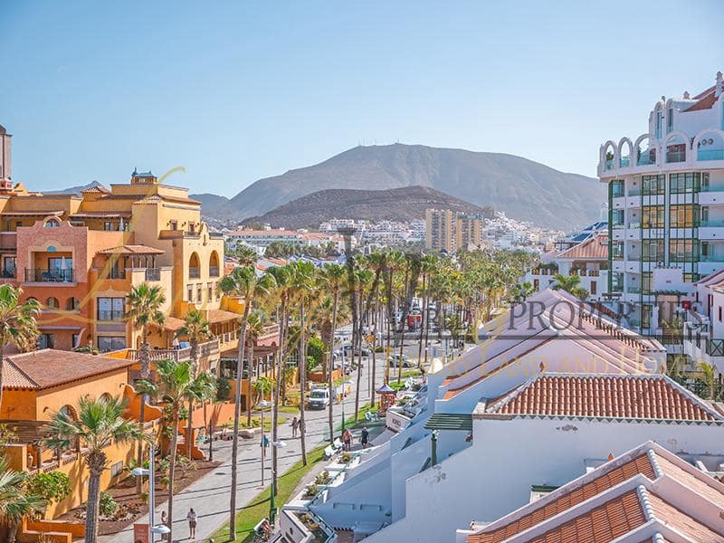 2 slaapkamer Flat te koop in Playa de las Americas met zwembad - € 1.680.000 (Ref: 8788066)