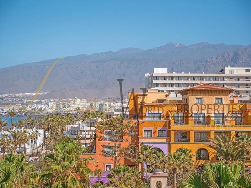 2 slaapkamer Flat te koop in Playa de las Americas met zwembad - € 1.680.000 (Ref: 8788066)