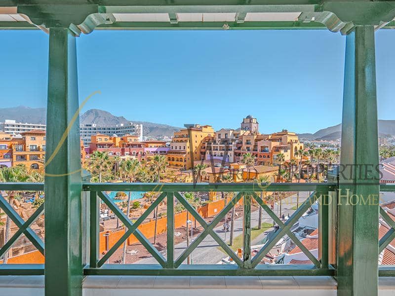 2 slaapkamer Flat te koop in Playa de las Americas met zwembad - € 1.680.000 (Ref: 8788066)