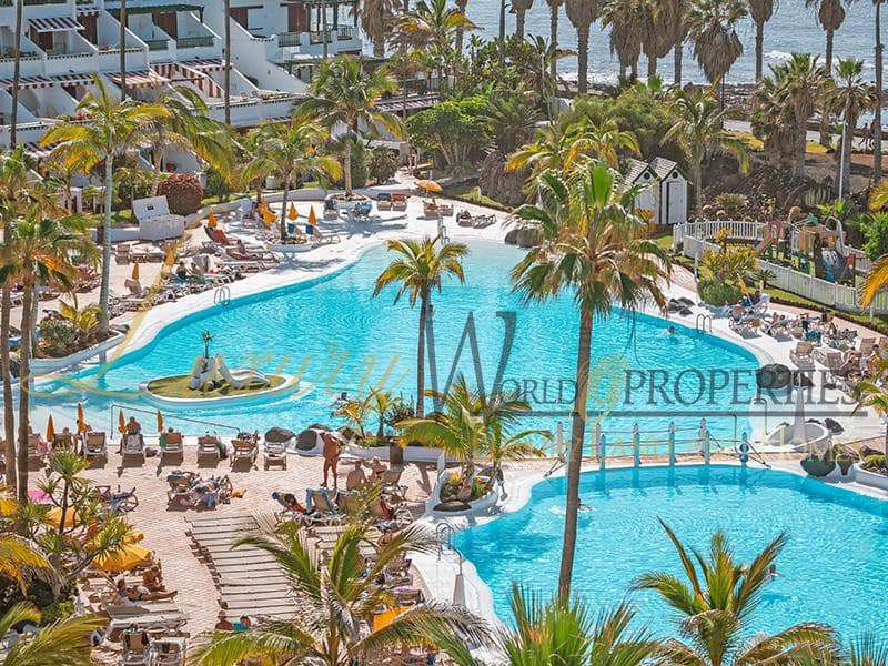 2 slaapkamer Flat te koop in Playa de las Americas met zwembad - € 1.680.000 (Ref: 8788066)