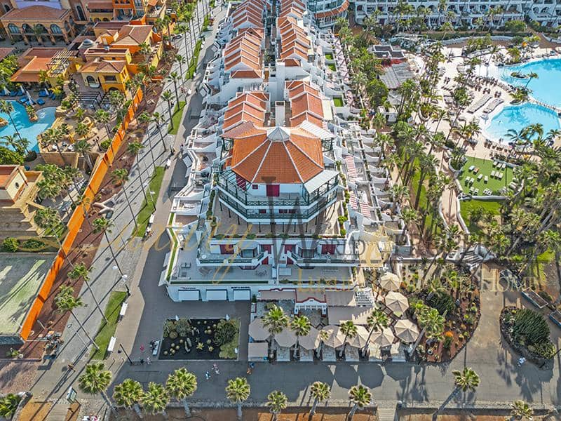 2 slaapkamer Flat te koop in Playa de las Americas met zwembad - € 1.680.000 (Ref: 8788066)