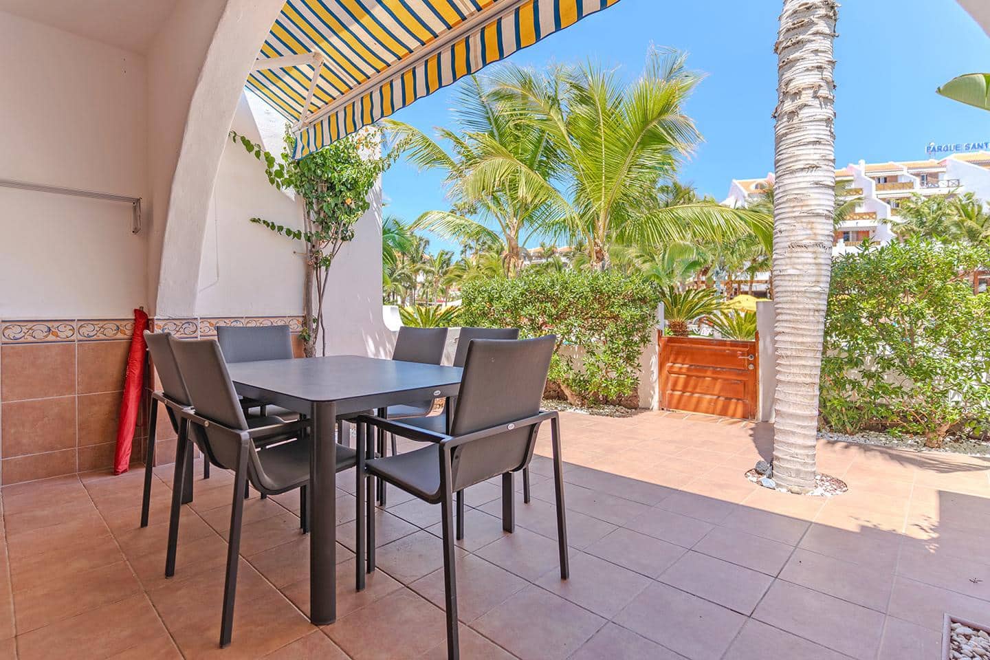 3 soveværelse Villa til salg i Playa de las Americas med swimmingpool - € 1.590.000 (Ref: 8840402)