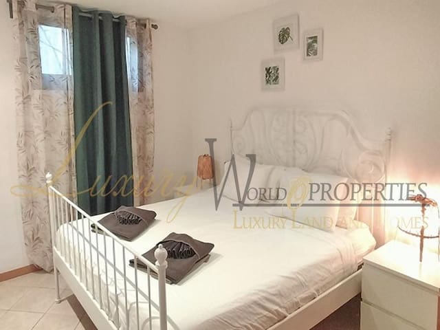 3 makuuhuone Asunto myytävänä paikassa Playa Paraiso, Adeje mukana uima-altaan 
autotalli - 450 000 € (Ref: 8850377)