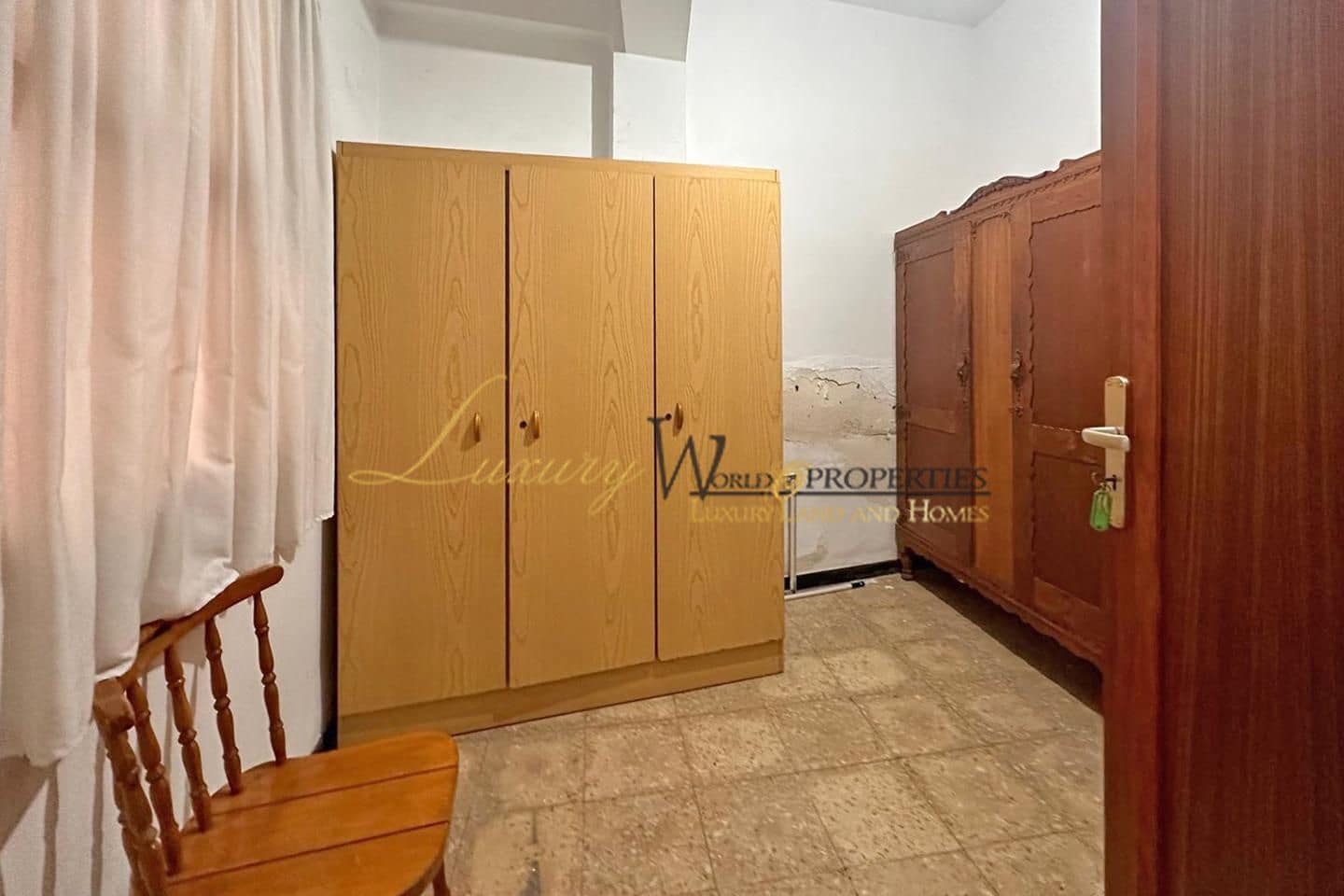 7 bedroom Villa for sale in Guia de Isora with garage - € 480,000 (Ref: 8891924)