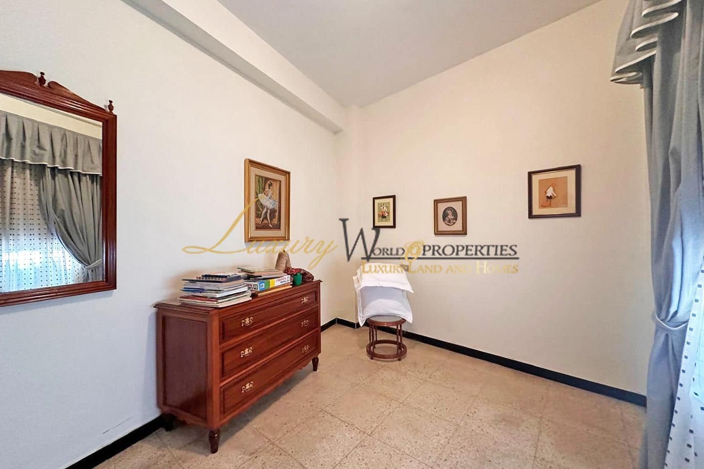 7 bedroom Villa for sale in Guia de Isora with garage - € 480,000 (Ref: 8891924)