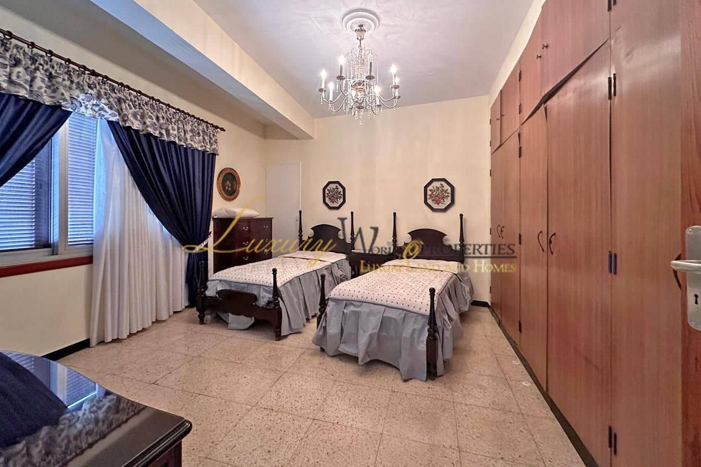 7 bedroom Villa for sale in Guia de Isora with garage - € 480,000 (Ref: 8891924)