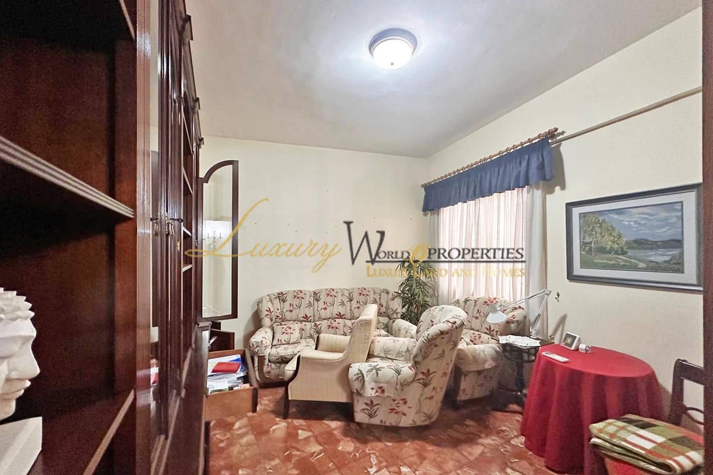 7 bedroom Villa for sale in Guia de Isora with garage - € 480,000 (Ref: 8891924)