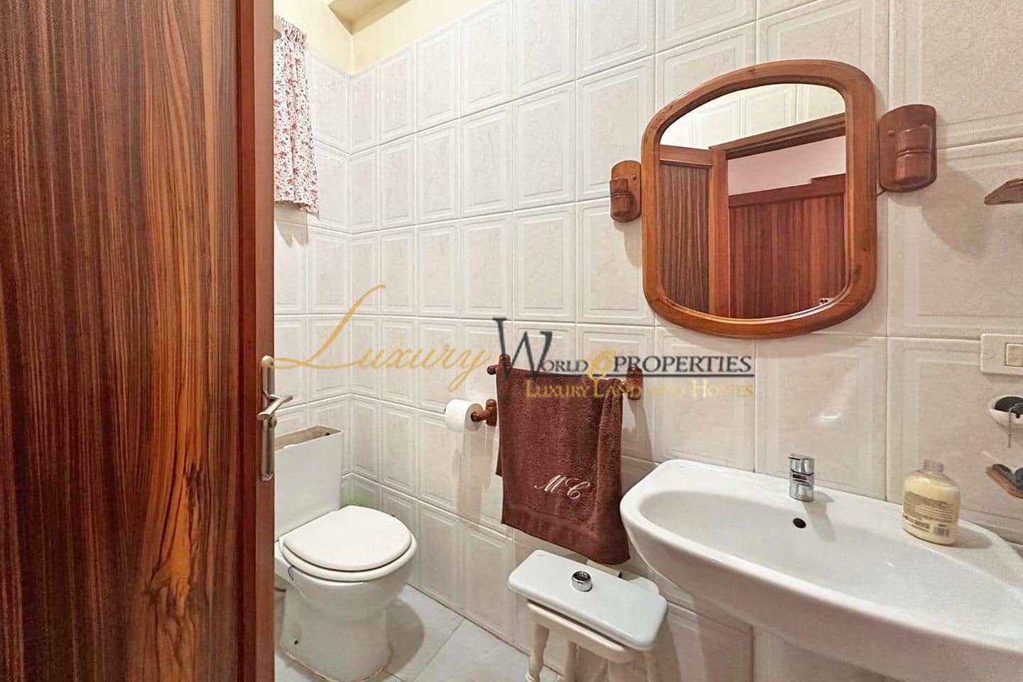 7 bedroom Villa for sale in Guia de Isora with garage - € 480,000 (Ref: 8891924)