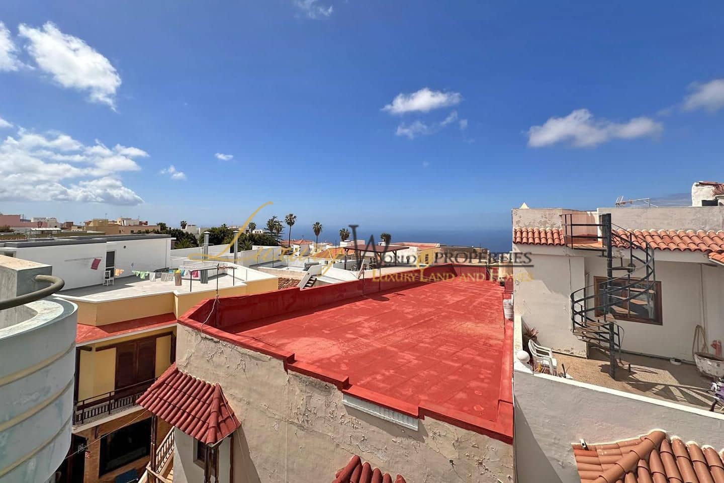 7 bedroom Villa for sale in Guia de Isora with garage - € 480,000 (Ref: 8891924)