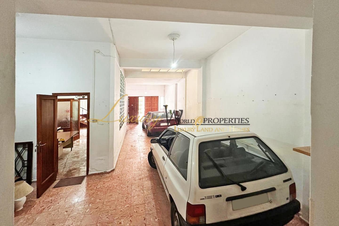 7 bedroom Villa for sale in Guia de Isora with garage - € 480,000 (Ref: 8891924)