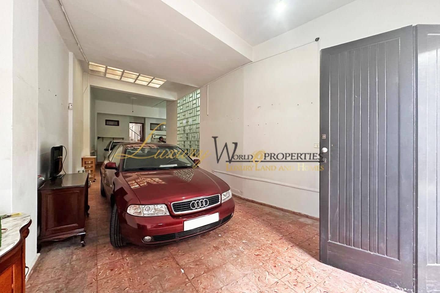 7 bedroom Villa for sale in Guia de Isora with garage - € 480,000 (Ref: 8891924)