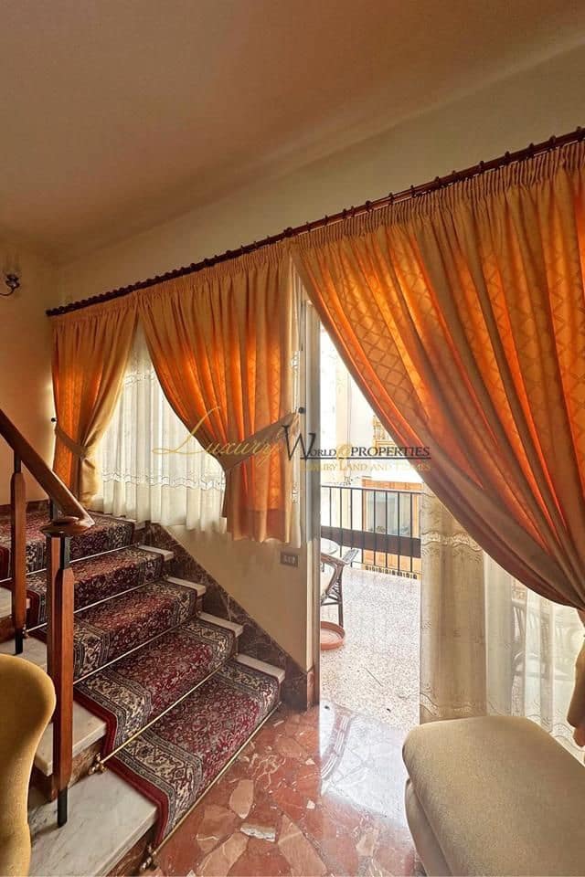 7 bedroom Villa for sale in Guia de Isora with garage - € 480,000 (Ref: 8891924)