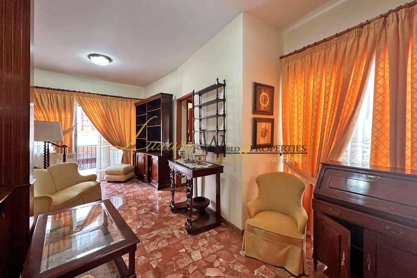 7 bedroom Villa for sale in Guia de Isora with garage - € 480,000 (Ref: 8891924)