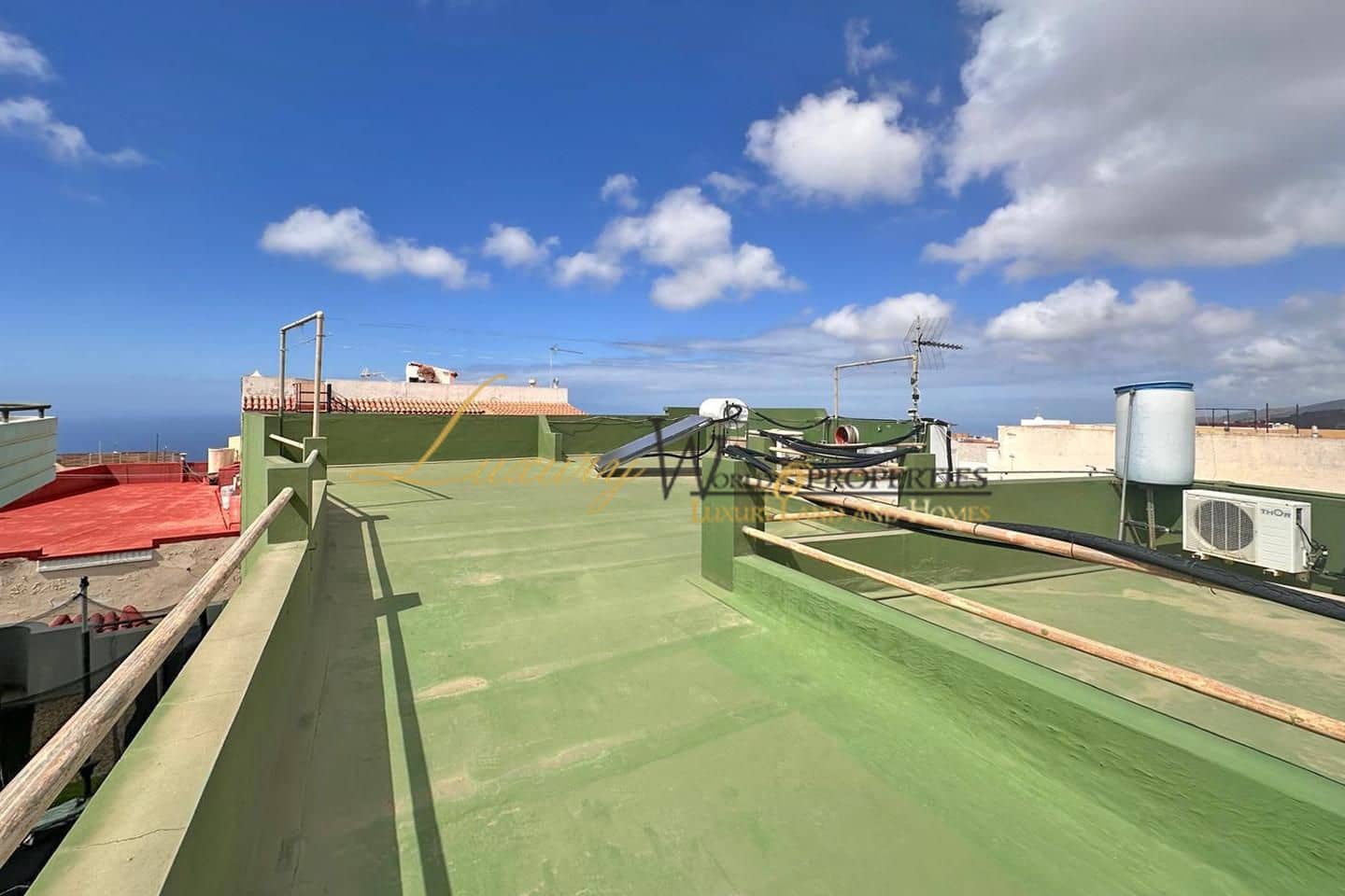 7 bedroom Villa for sale in Guia de Isora with garage - € 480,000 (Ref: 8891924)