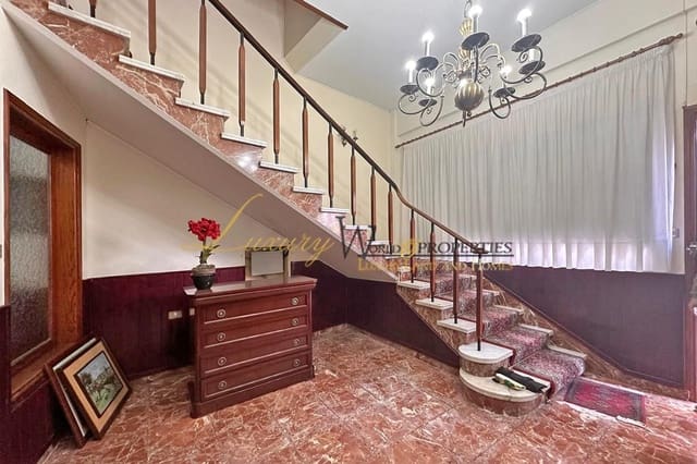 7 soveværelse Villa til salg i Guía de Isora med garage - € 480.000 (Ref: 8891924)