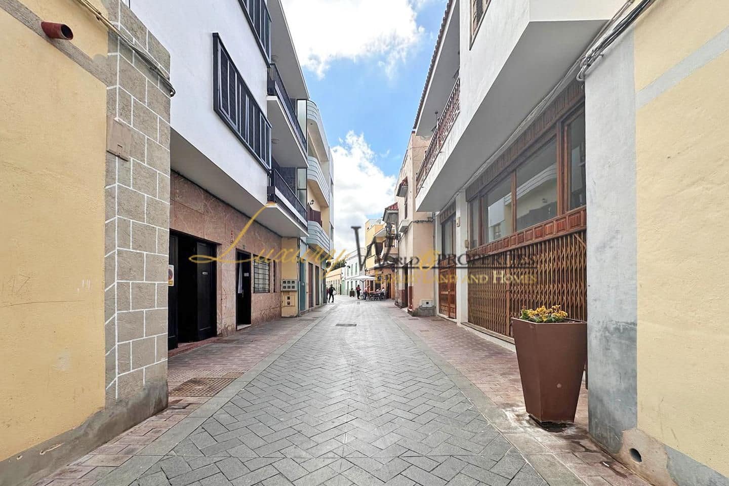 7 bedroom Villa for sale in Guia de Isora with garage - € 480,000 (Ref: 8891924)