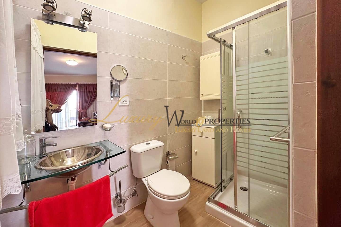 7 bedroom Villa for sale in Guia de Isora with garage - € 480,000 (Ref: 8891924)