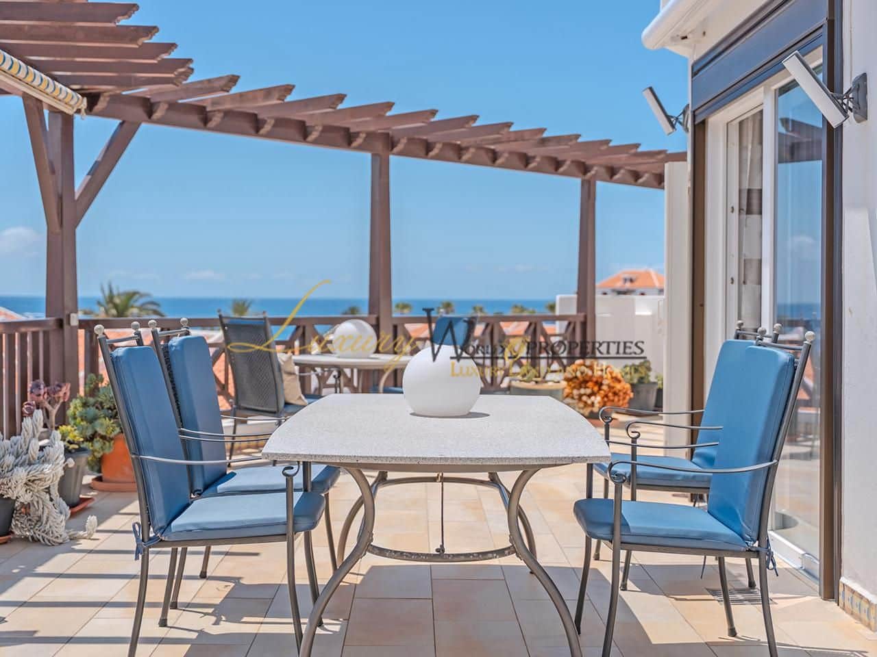 2 soveværelse Lejlighed til salg i Playa de las Americas med swimmingpool - € 1.255.000 (Ref: 8940951)