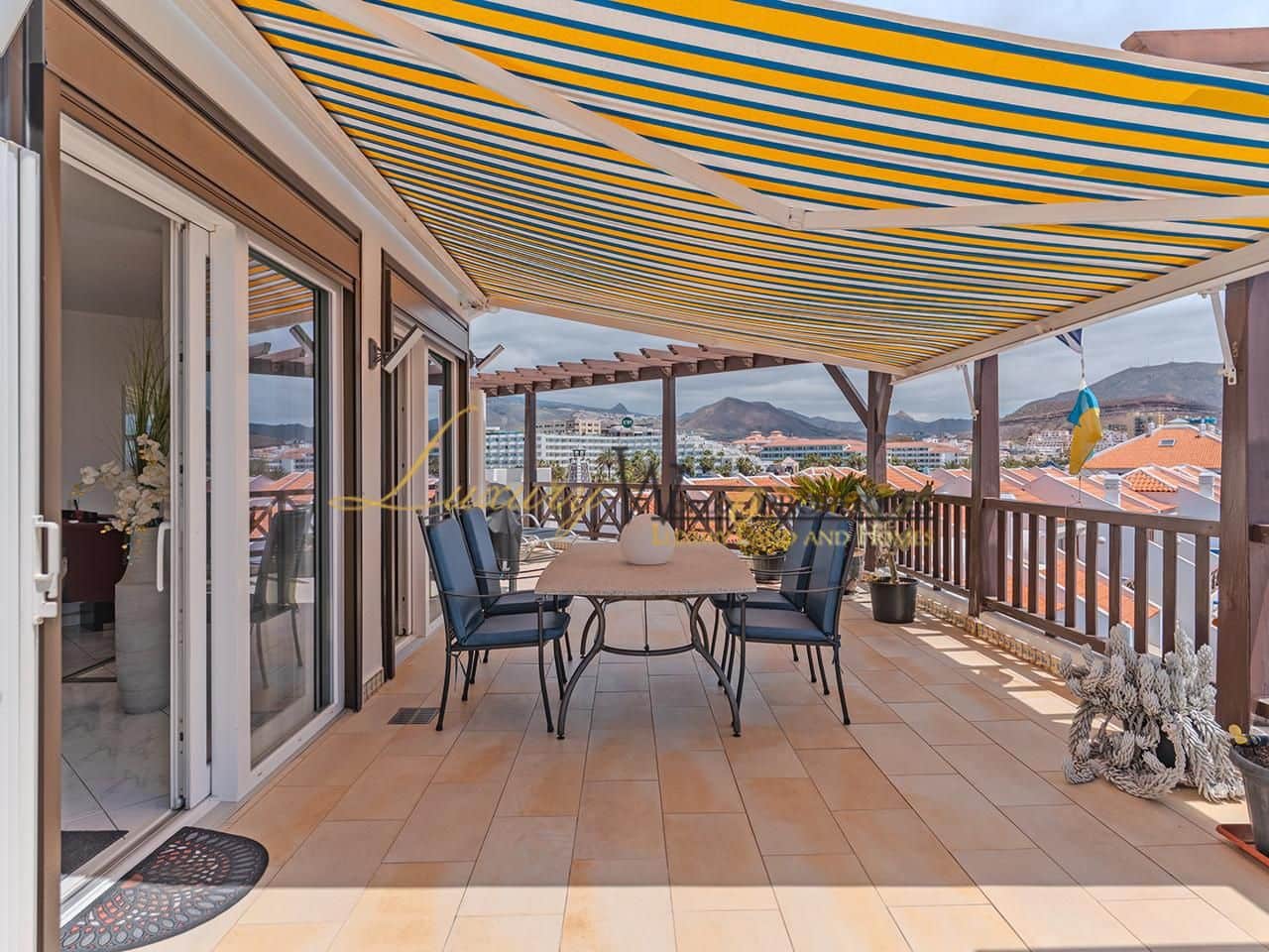 2 soveværelse Lejlighed til salg i Playa de las Americas med swimmingpool - € 1.255.000 (Ref: 8940951)