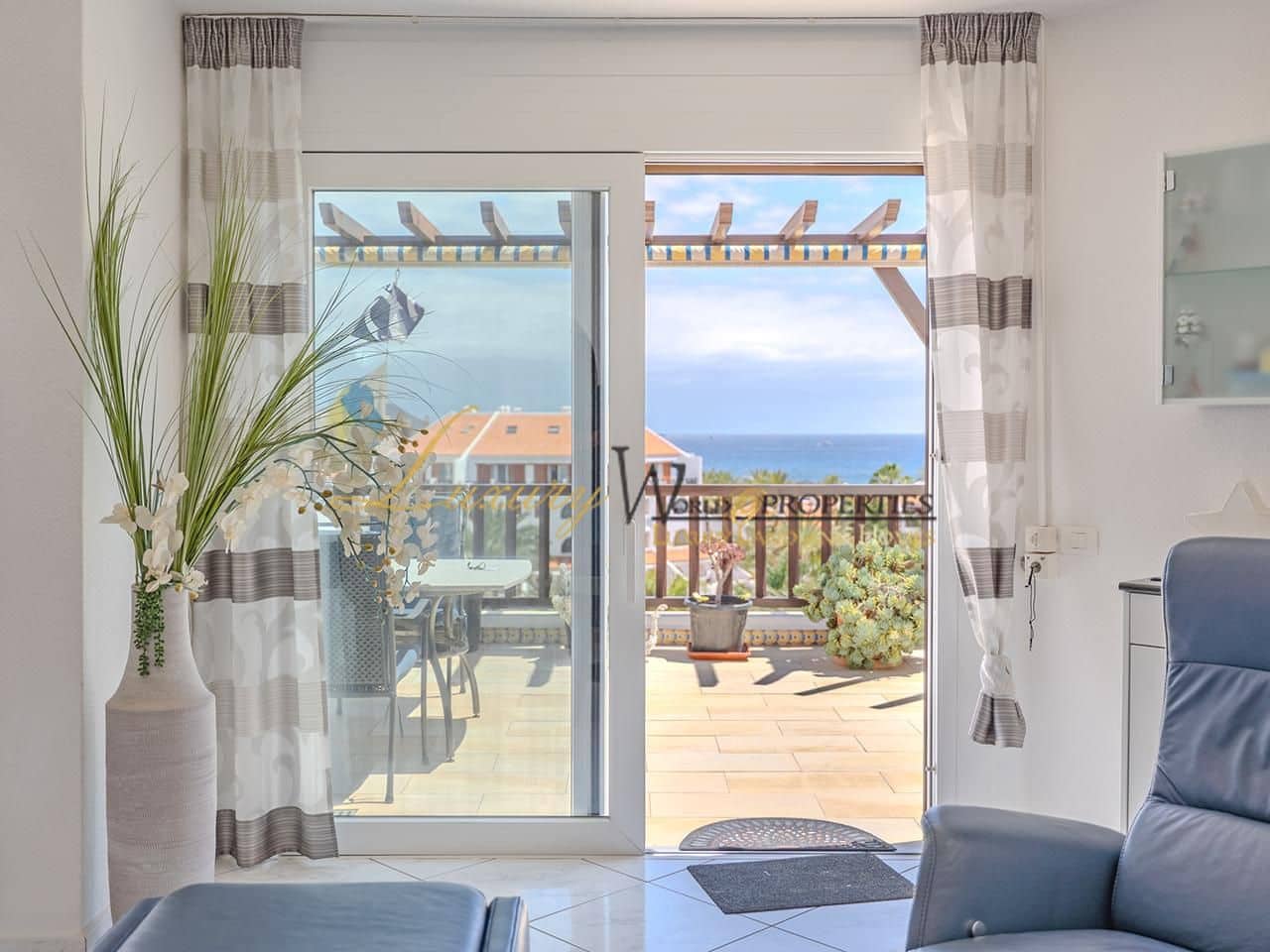 2 soveværelse Lejlighed til salg i Playa de las Americas med swimmingpool - € 1.255.000 (Ref: 8940951)