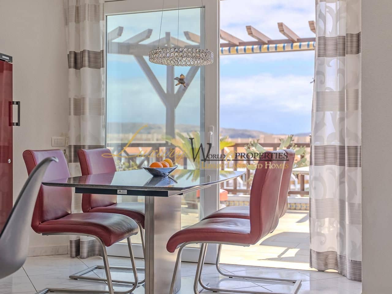 2 soveværelse Lejlighed til salg i Playa de las Americas med swimmingpool - € 1.255.000 (Ref: 8940951)