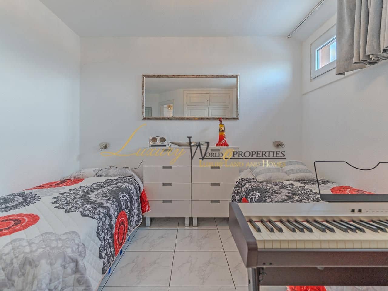 2 soveværelse Lejlighed til salg i Playa de las Americas med swimmingpool - € 1.255.000 (Ref: 8940951)