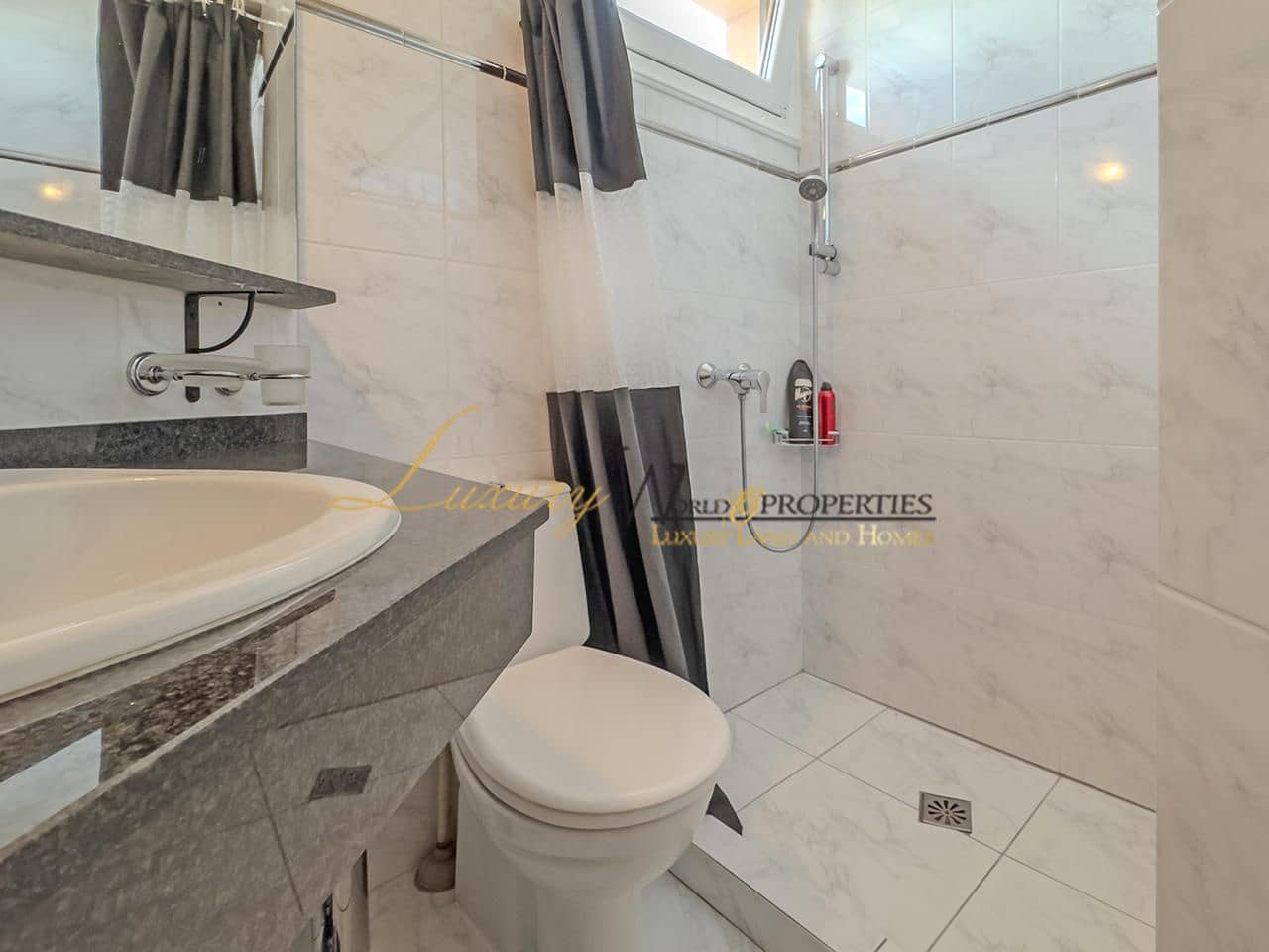 2 soveværelse Lejlighed til salg i Playa de las Americas med swimmingpool - € 1.255.000 (Ref: 8940951)