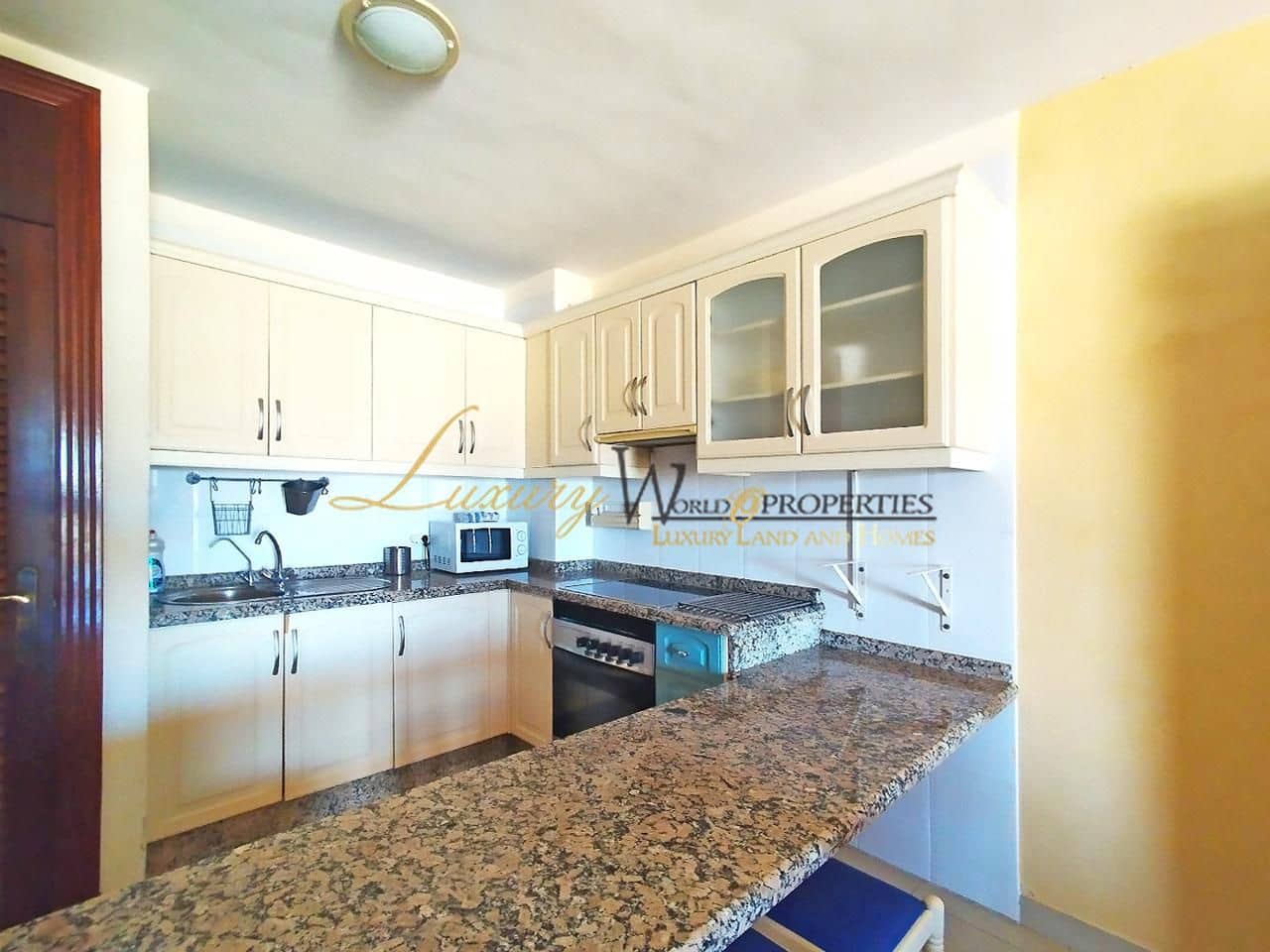 2 bedroom Flat for sale in Playa Paraiso with pool - € 299,000 (Ref: 8948131)