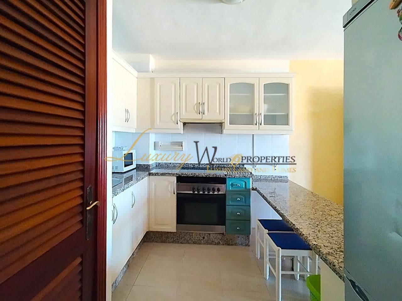 2 bedroom Flat for sale in Playa Paraiso with pool - € 299,000 (Ref: 8948131)
