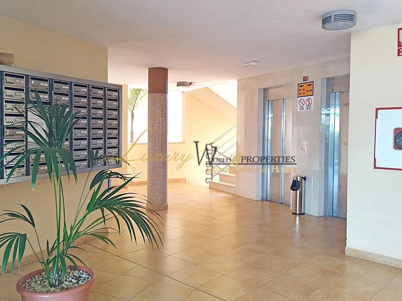 2 bedroom Flat for sale in Playa Paraiso with pool - € 299,000 (Ref: 8948131)