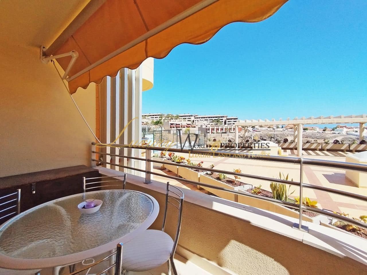 2 bedroom Flat for sale in Playa Paraiso with pool - € 299,000 (Ref: 8948131)